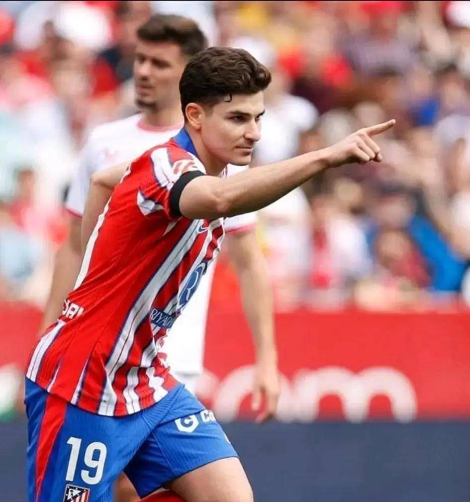 马竞1.1亿王牌坐穿板凳！巴萨虎视眈眈，西蒙尼留人还是套现？